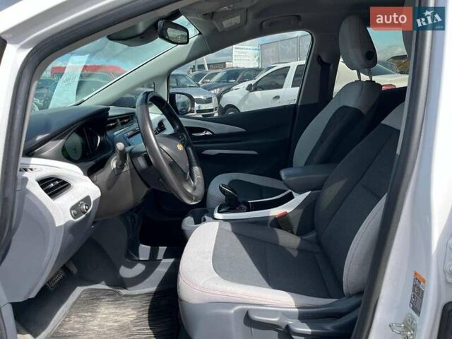 Белый Шевроле Bolt EV, объемом двигателя 0 л и пробегом 132 тыс. км за 12800 $, фото 13 на Automoto.ua