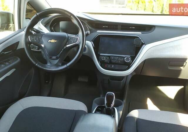 Белый Шевроле Bolt EV, объемом двигателя 0 л и пробегом 170 тыс. км за 14950 $, фото 16 на Automoto.ua