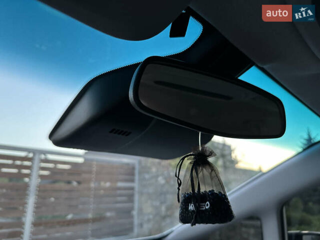 Белый Шевроле Bolt EV, объемом двигателя 0 л и пробегом 40 тыс. км за 15250 $, фото 62 на Automoto.ua