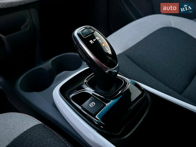 Белый Шевроле Bolt EV, объемом двигателя 0 л и пробегом 40 тыс. км за 15250 $, фото 60 на Automoto.ua
