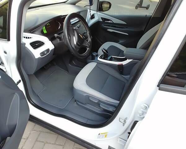 Белый Шевроле Bolt EV, объемом двигателя 0 л и пробегом 41 тыс. км за 15800 $, фото 17 на Automoto.ua