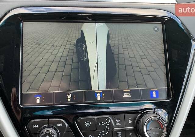Белый Шевроле Bolt EV, объемом двигателя 0 л и пробегом 50 тыс. км за 24200 $, фото 32 на Automoto.ua