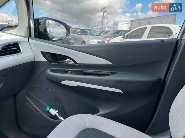 Белый Шевроле Bolt EV, объемом двигателя 0 л и пробегом 132 тыс. км за 12800 $, фото 40 на Automoto.ua