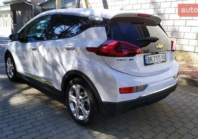 Белый Шевроле Bolt EV, объемом двигателя 0 л и пробегом 170 тыс. км за 14950 $, фото 7 на Automoto.ua