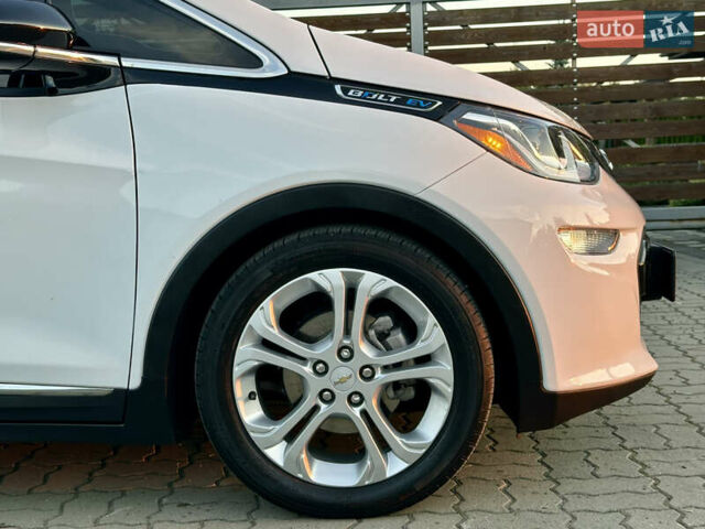 Белый Шевроле Bolt EV, объемом двигателя 0 л и пробегом 40 тыс. км за 15250 $, фото 16 на Automoto.ua
