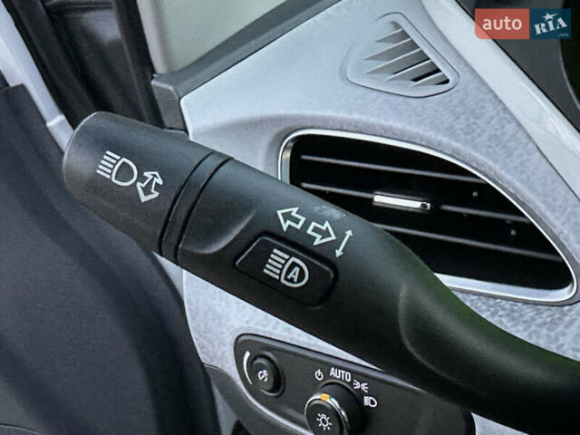 Белый Шевроле Bolt EV, объемом двигателя 0 л и пробегом 40 тыс. км за 15250 $, фото 56 на Automoto.ua
