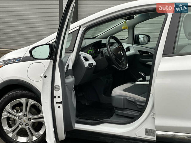 Белый Шевроле Bolt EV, объемом двигателя 0 л и пробегом 116 тыс. км за 16950 $, фото 14 на Automoto.ua