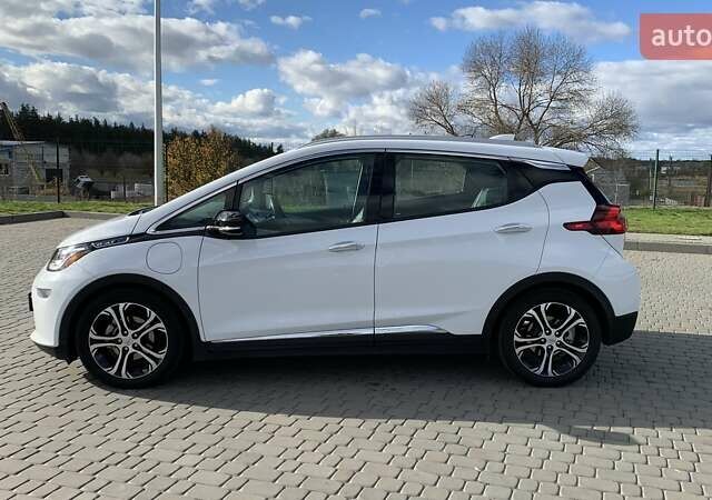 Белый Шевроле Bolt EV, объемом двигателя 0 л и пробегом 50 тыс. км за 24200 $, фото 2 на Automoto.ua