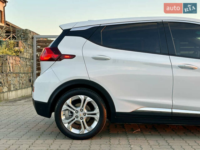 Белый Шевроле Bolt EV, объемом двигателя 0 л и пробегом 40 тыс. км за 15250 $, фото 9 на Automoto.ua