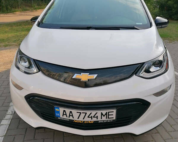 Белый Шевроле Bolt EV, объемом двигателя 0 л и пробегом 41 тыс. км за 16800 $, фото 2 на Automoto.ua