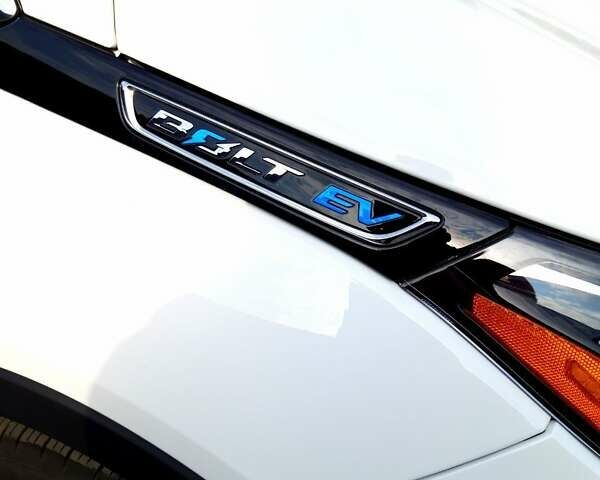Білий Шевроле Bolt EV, об'ємом двигуна 0 л та пробігом 28 тис. км за 18800 $, фото 24 на Automoto.ua