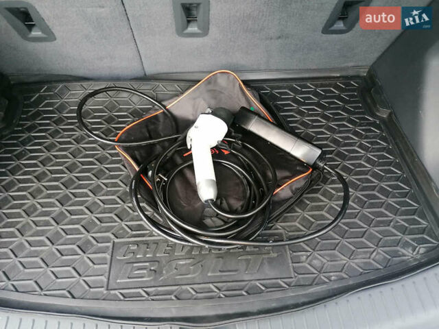 Белый Шевроле Bolt EV, объемом двигателя 0 л и пробегом 41 тыс. км за 16800 $, фото 25 на Automoto.ua