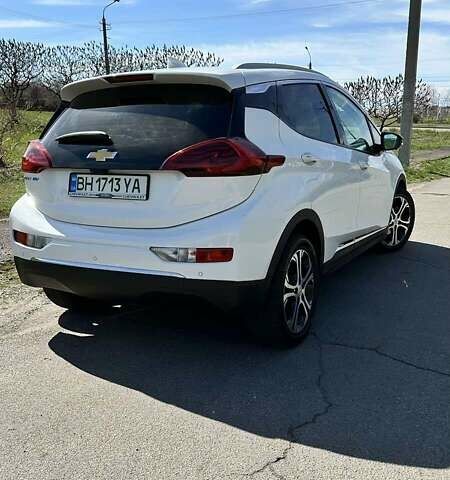 Белый Шевроле Bolt EV, объемом двигателя 0 л и пробегом 50 тыс. км за 20400 $, фото 3 на Automoto.ua