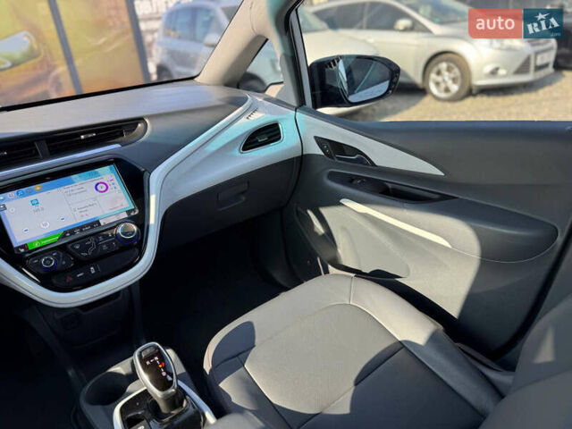 Белый Шевроле Bolt EV, объемом двигателя 0 л и пробегом 39 тыс. км за 16500 $, фото 47 на Automoto.ua