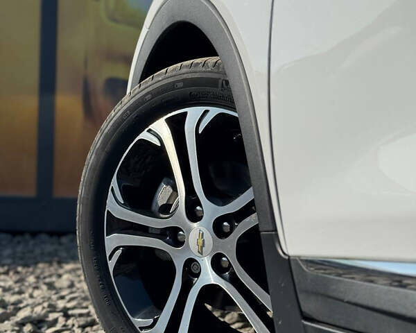 Белый Шевроле Bolt EV, объемом двигателя 0 л и пробегом 39 тыс. км за 16500 $, фото 25 на Automoto.ua