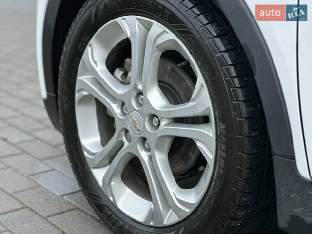 Белый Шевроле Bolt EV, объемом двигателя 0 л и пробегом 116 тыс. км за 16950 $, фото 29 на Automoto.ua