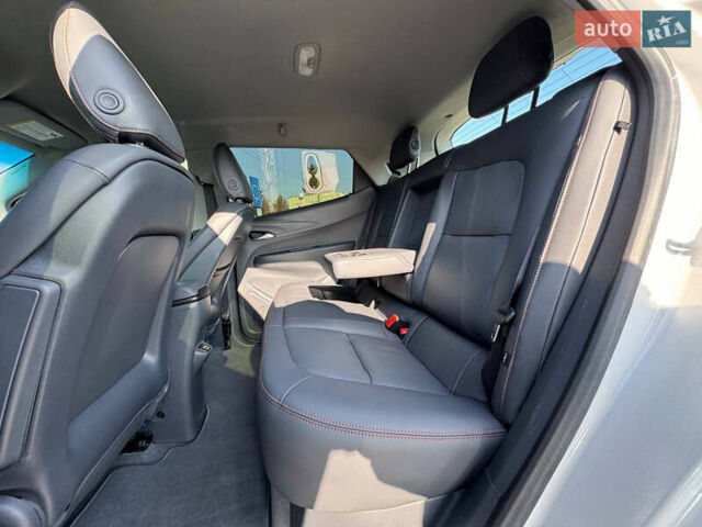 Белый Шевроле Bolt EV, объемом двигателя 0 л и пробегом 39 тыс. км за 16500 $, фото 56 на Automoto.ua
