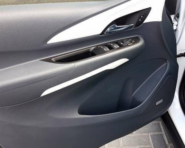 Білий Шевроле Bolt EV, об'ємом двигуна 0 л та пробігом 28 тис. км за 18800 $, фото 34 на Automoto.ua