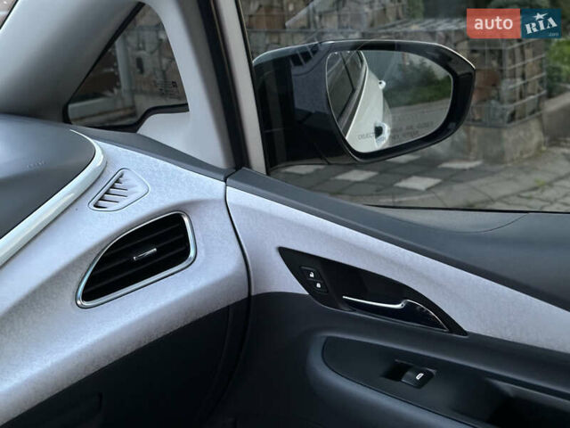 Белый Шевроле Bolt EV, объемом двигателя 0 л и пробегом 40 тыс. км за 15250 $, фото 64 на Automoto.ua