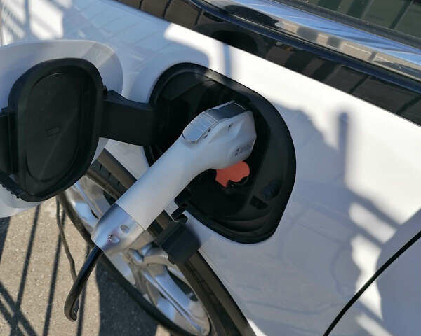 Белый Шевроле Bolt EV, объемом двигателя 0 л и пробегом 41 тыс. км за 16800 $, фото 26 на Automoto.ua