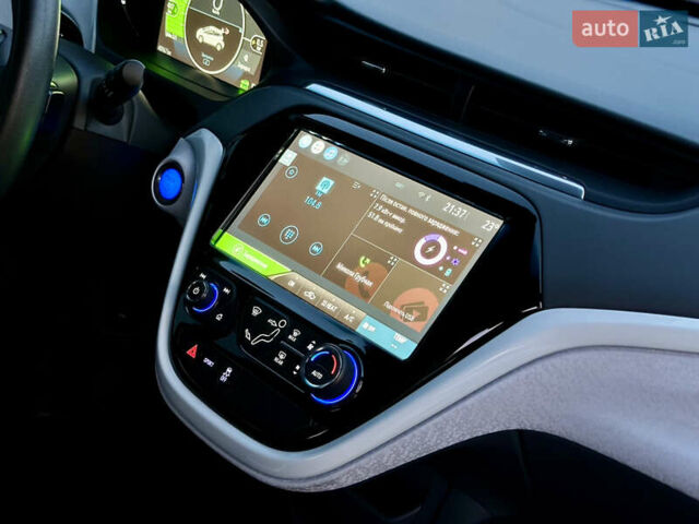 Белый Шевроле Bolt EV, объемом двигателя 0 л и пробегом 40 тыс. км за 15250 $, фото 86 на Automoto.ua