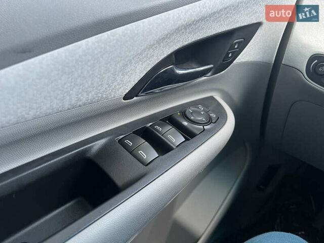 Белый Шевроле Bolt EV, объемом двигателя 0 л и пробегом 100 тыс. км за 20300 $, фото 31 на Automoto.ua