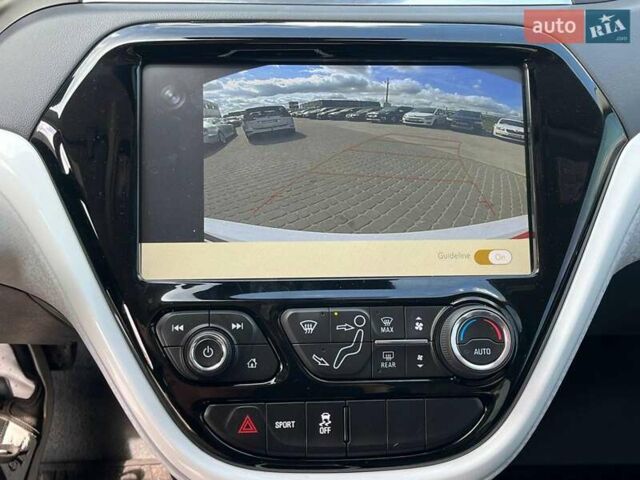 Белый Шевроле Bolt EV, объемом двигателя 0 л и пробегом 132 тыс. км за 12800 $, фото 38 на Automoto.ua