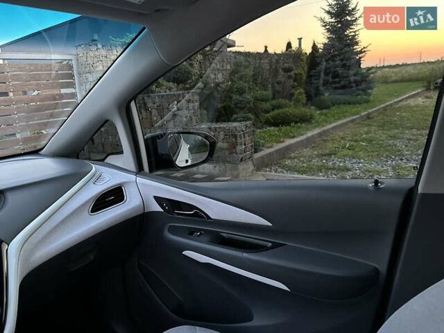 Белый Шевроле Bolt EV, объемом двигателя 0 л и пробегом 40 тыс. км за 15250 $, фото 63 на Automoto.ua