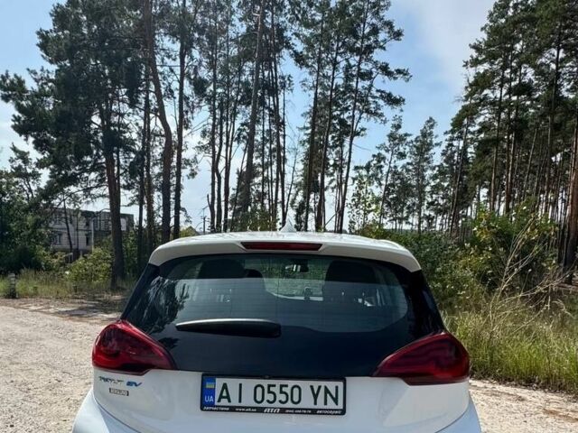 Белый Шевроле Bolt EV, объемом двигателя 0 л и пробегом 89 тыс. км за 22000 $, фото 2 на Automoto.ua