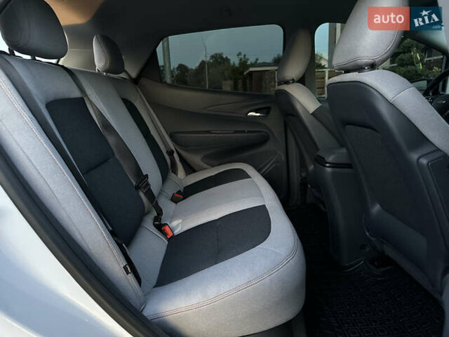 Белый Шевроле Bolt EV, объемом двигателя 0 л и пробегом 40 тыс. км за 15250 $, фото 73 на Automoto.ua