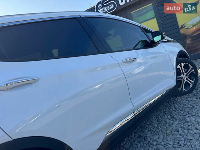Белый Шевроле Bolt EV, объемом двигателя 0 л и пробегом 39 тыс. км за 16500 $, фото 33 на Automoto.ua