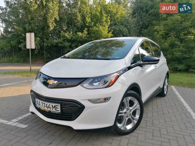 Белый Шевроле Bolt EV, объемом двигателя 0 л и пробегом 41 тыс. км за 16500 $, фото 1 на Automoto.ua