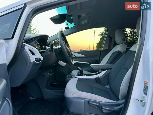Белый Шевроле Bolt EV, объемом двигателя 0 л и пробегом 40 тыс. км за 15250 $, фото 47 на Automoto.ua