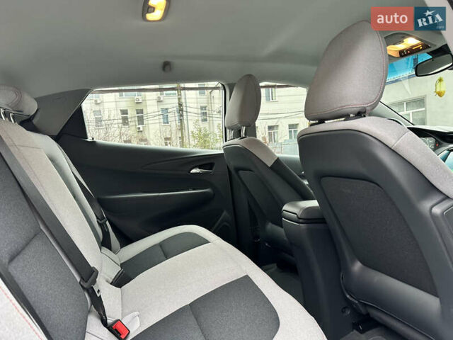 Белый Шевроле Bolt EV, объемом двигателя 0 л и пробегом 116 тыс. км за 16950 $, фото 26 на Automoto.ua
