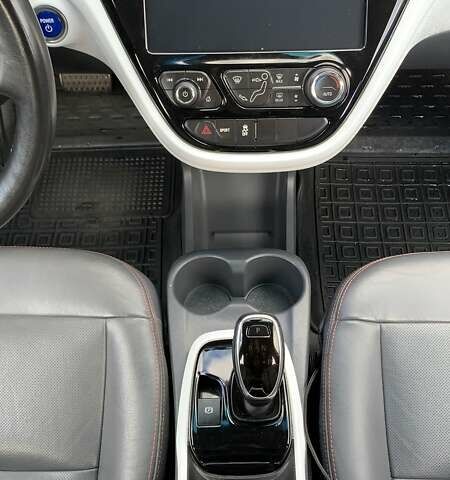 Белый Шевроле Bolt EV, объемом двигателя 0 л и пробегом 50 тыс. км за 24200 $, фото 23 на Automoto.ua