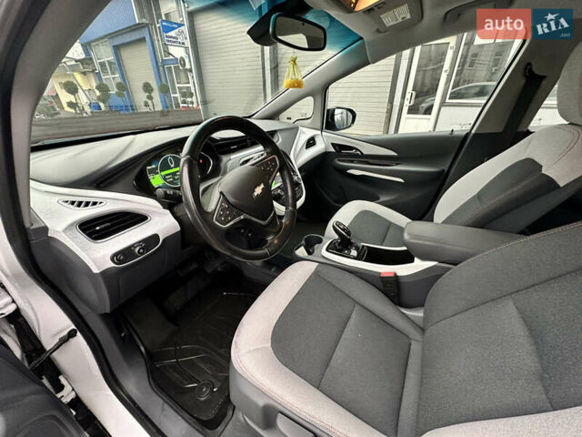 Белый Шевроле Bolt EV, объемом двигателя 0 л и пробегом 116 тыс. км за 16950 $, фото 16 на Automoto.ua
