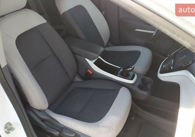 Белый Шевроле Bolt EV, объемом двигателя 0 л и пробегом 170 тыс. км за 14950 $, фото 13 на Automoto.ua