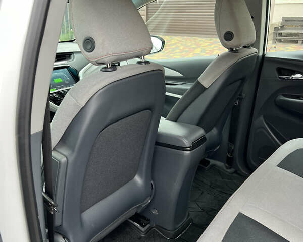 Білий Шевроле Bolt EV, об'ємом двигуна 0 л та пробігом 78 тис. км за 15500 $, фото 17 на Automoto.ua