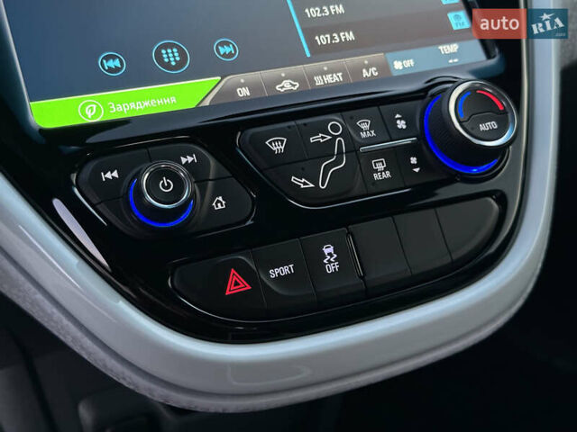 Белый Шевроле Bolt EV, объемом двигателя 0 л и пробегом 40 тыс. км за 15250 $, фото 59 на Automoto.ua