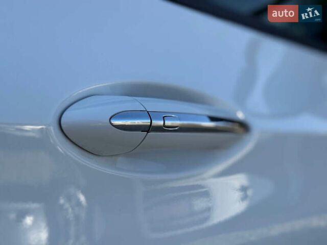 Белый Шевроле Bolt EV, объемом двигателя 0 л и пробегом 39 тыс. км за 16500 $, фото 36 на Automoto.ua