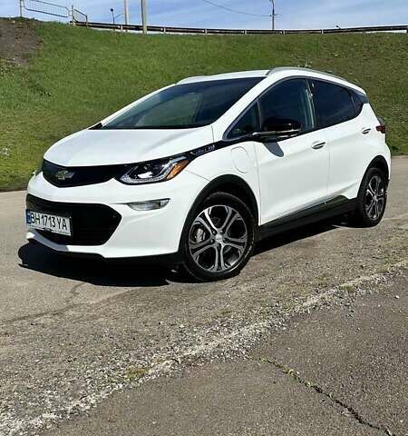 Белый Шевроле Bolt EV, объемом двигателя 0 л и пробегом 50 тыс. км за 20400 $, фото 5 на Automoto.ua