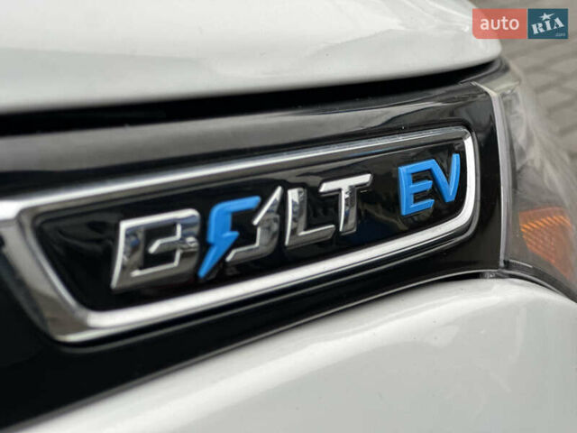 Белый Шевроле Bolt EV, объемом двигателя 0 л и пробегом 116 тыс. км за 16950 $, фото 11 на Automoto.ua