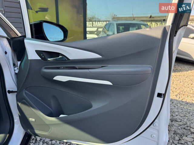 Белый Шевроле Bolt EV, объемом двигателя 0 л и пробегом 39 тыс. км за 16500 $, фото 43 на Automoto.ua