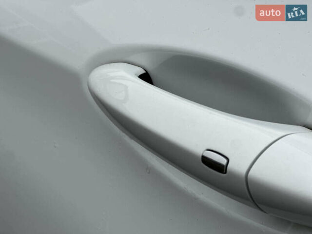 Белый Шевроле Bolt EV, объемом двигателя 0 л и пробегом 116 тыс. км за 16950 $, фото 8 на Automoto.ua
