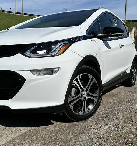 Белый Шевроле Bolt EV, объемом двигателя 0 л и пробегом 50 тыс. км за 20400 $, фото 4 на Automoto.ua