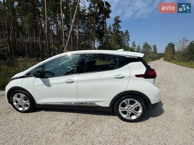 Белый Шевроле Bolt EV, объемом двигателя 0 л и пробегом 89 тыс. км за 22000 $, фото 2 на Automoto.ua