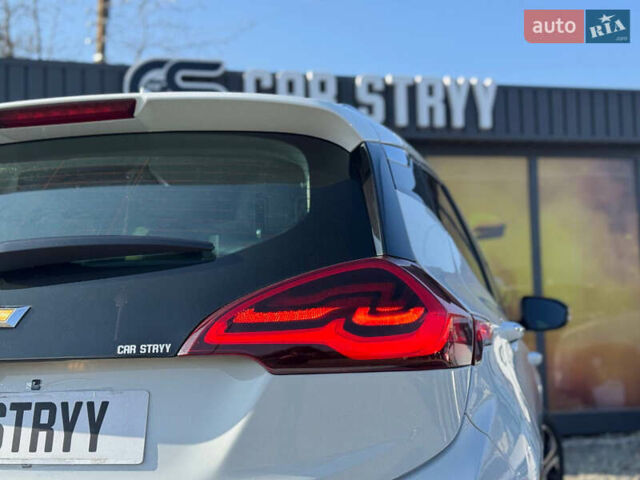 Белый Шевроле Bolt EV, объемом двигателя 0 л и пробегом 39 тыс. км за 16500 $, фото 30 на Automoto.ua