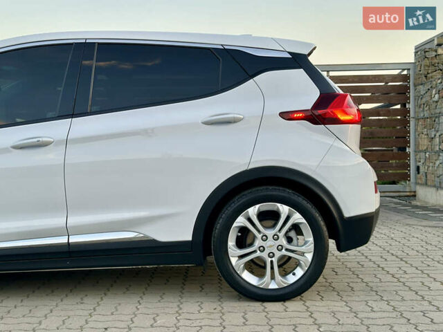Белый Шевроле Bolt EV, объемом двигателя 0 л и пробегом 40 тыс. км за 15250 $, фото 24 на Automoto.ua