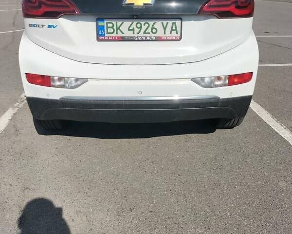Белый Шевроле Bolt EV, объемом двигателя 0 л и пробегом 116 тыс. км за 17200 $, фото 4 на Automoto.ua