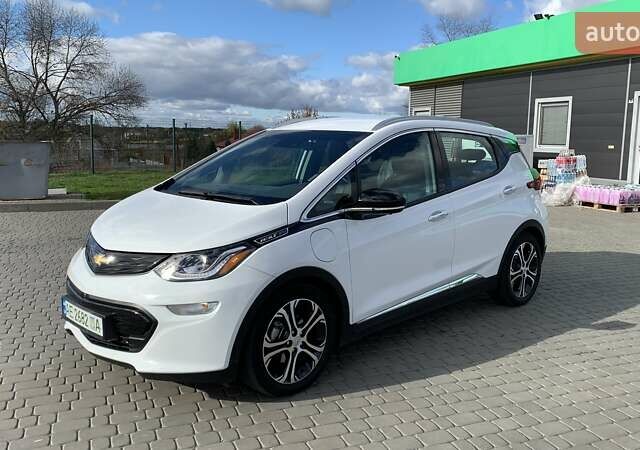 Белый Шевроле Bolt EV, объемом двигателя 0 л и пробегом 50 тыс. км за 24200 $, фото 1 на Automoto.ua